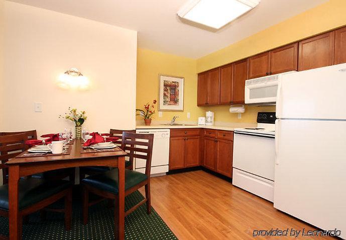ווסט דה מוין Residence Inn Des Moines West At Jordan Creek Town Center חדר תמונה