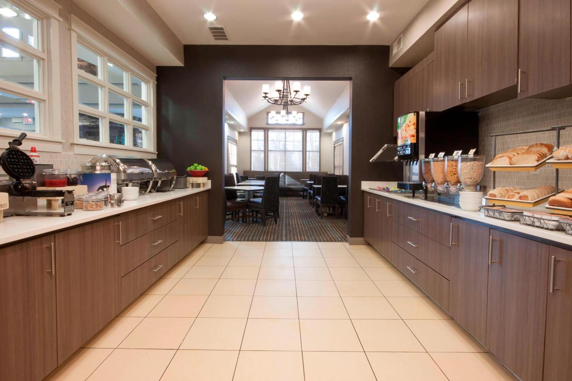 ווסט דה מוין Residence Inn Des Moines West At Jordan Creek Town Center מראה חיצוני תמונה