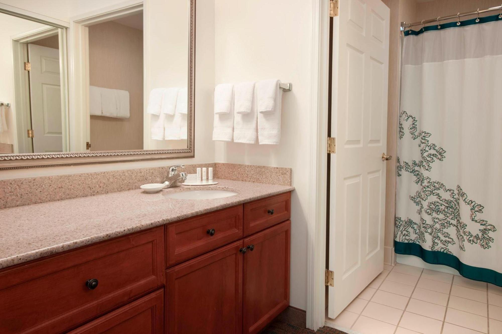ווסט דה מוין Residence Inn Des Moines West At Jordan Creek Town Center מראה חיצוני תמונה