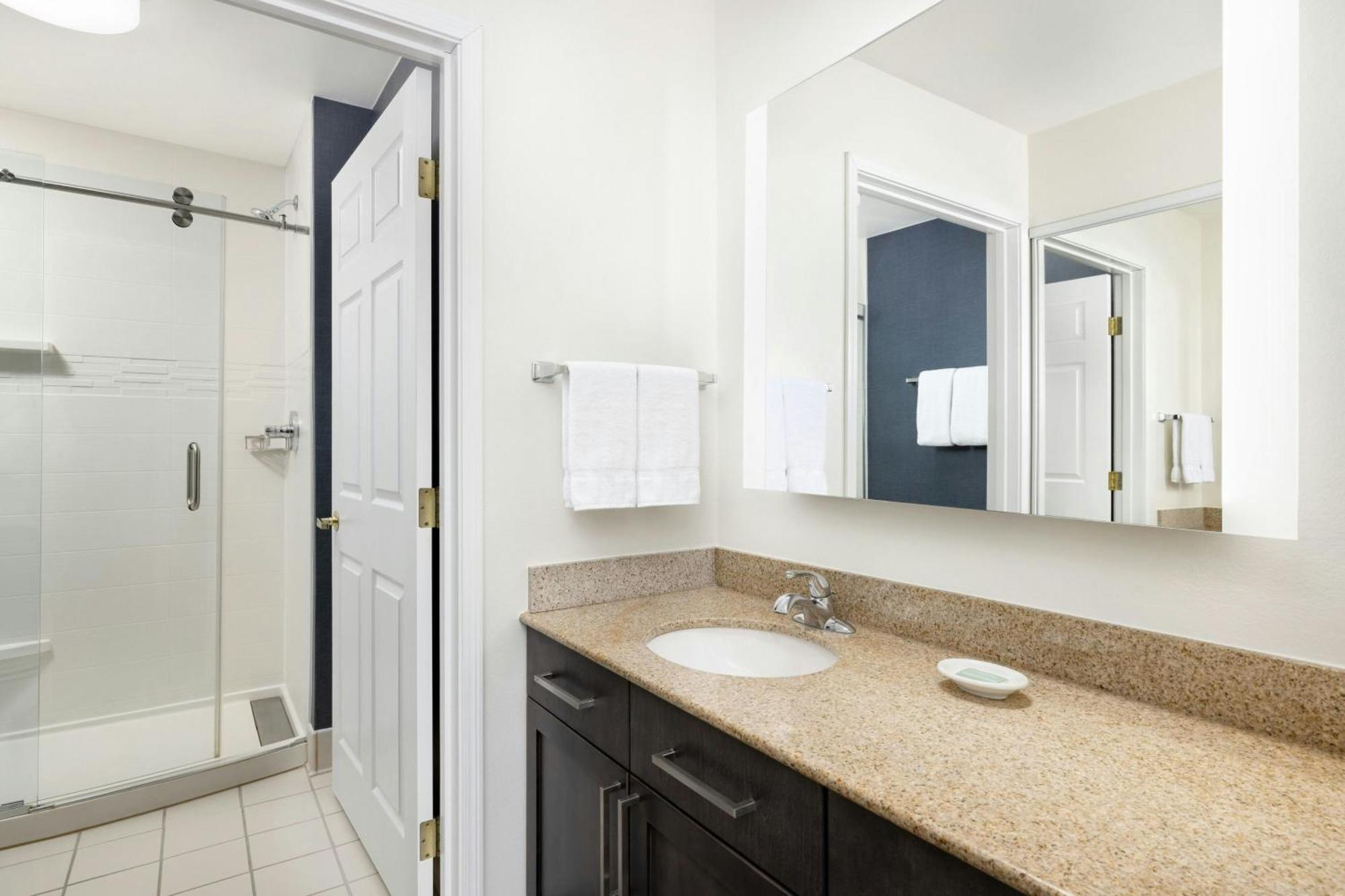 ווסט דה מוין Residence Inn Des Moines West At Jordan Creek Town Center מראה חיצוני תמונה